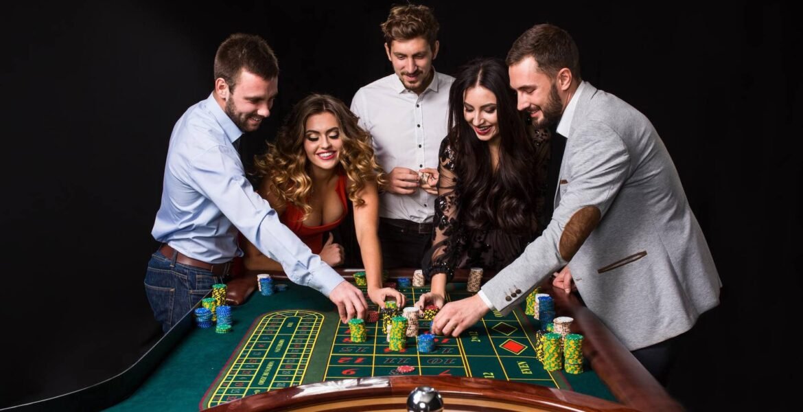 Antarmuka Situs Desktop laetoto menampilkan menu permainan slot dan live dealer